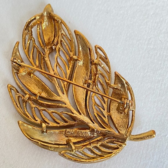 M JENT Gold Tone Filagree Leaf Brooch - Picture 3 of 6